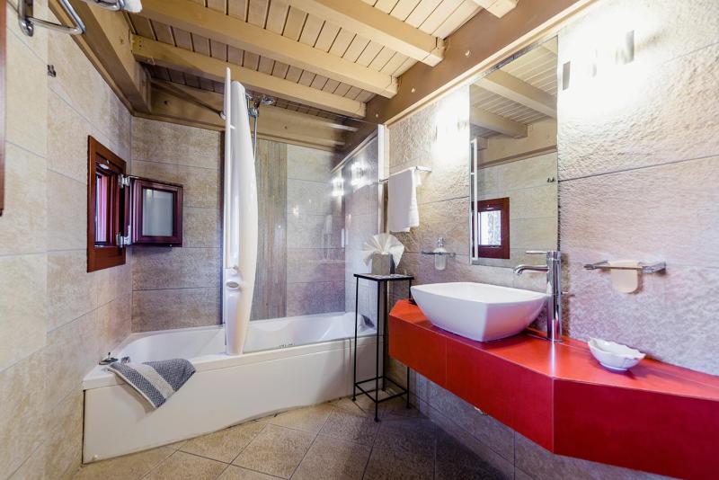 Eros Junior Suite with Spa Tub image 4