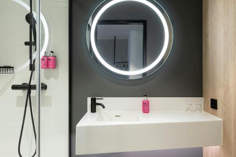 Moxy Hamburg - Finkenwerder - image 3