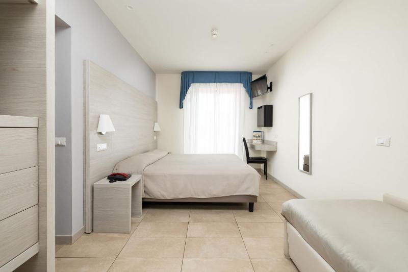 Superior Triple Room image 1