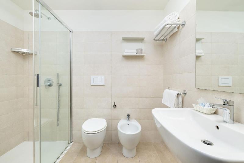 Superior Triple Room image 3
