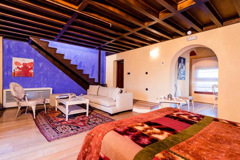 Thalassa Suite with Spa Tub & Sea View image 3