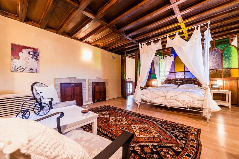 Thalassa Suite with Spa Tub & Sea View image 1