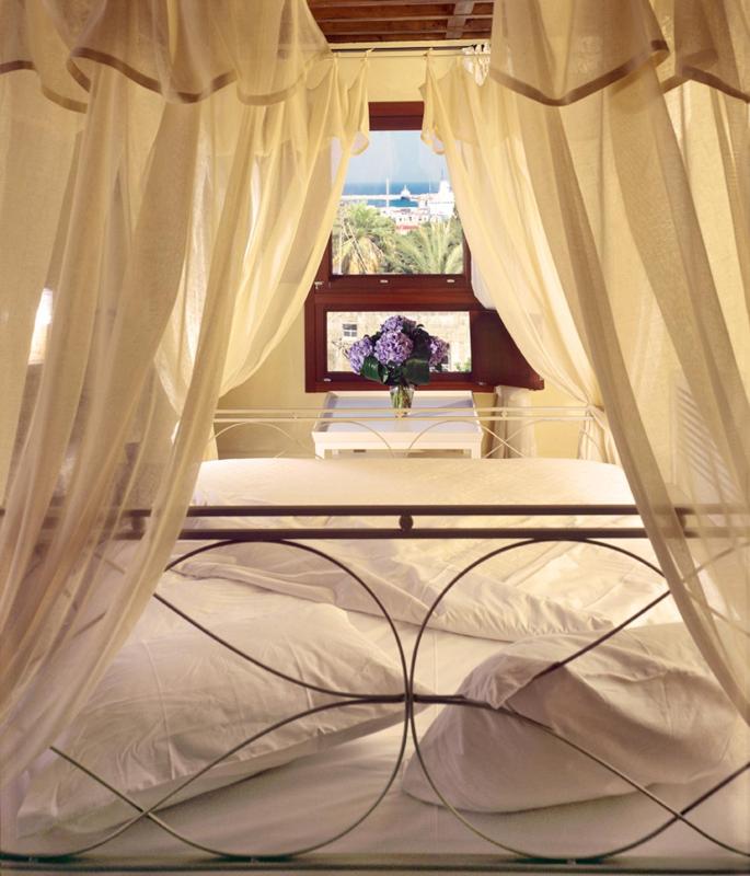 Thalassa Suite with Spa Tub & Sea View image 4