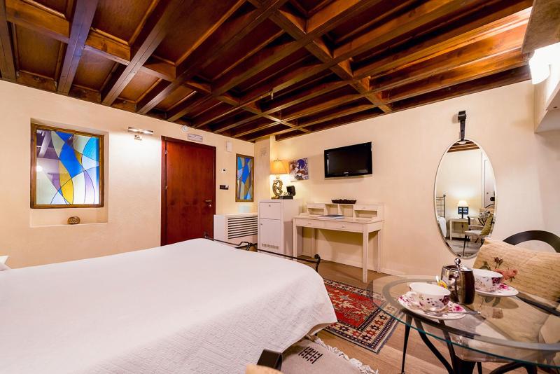 Mythos Junior Suite with Spa Tub image 3