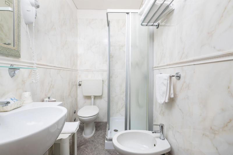 Superior Double or Twin Room image 4