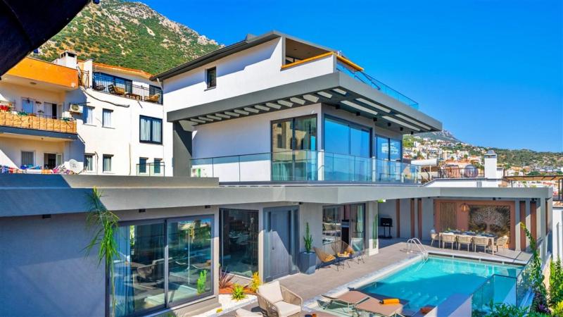 Kalkan 4 Bedroom Luxury Villa - image 32