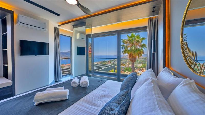 Kalkan 4 Bedroom Luxury Villa - image 21