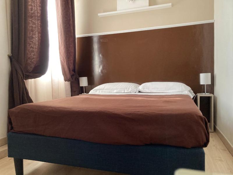 Small Double Room image 3