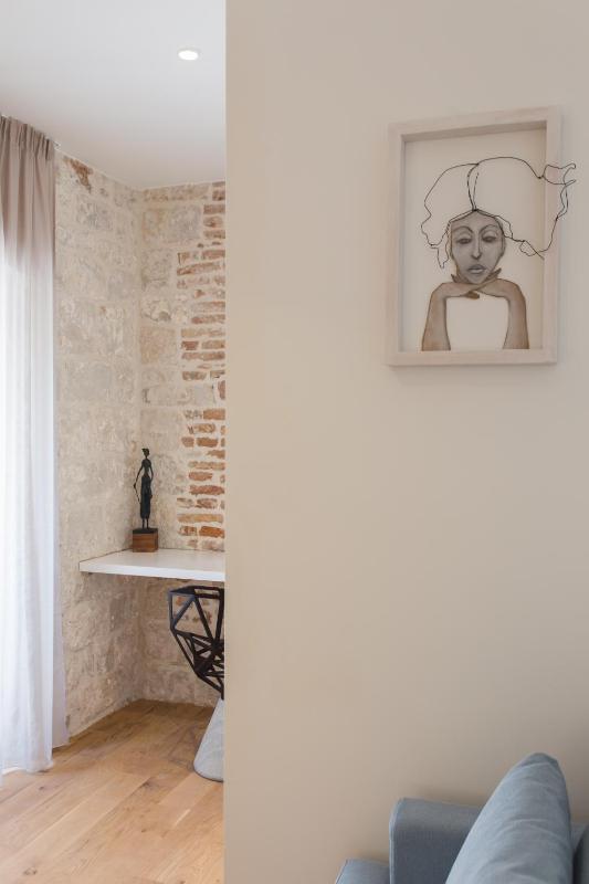 Deluxe Double Room with Balcony image 3