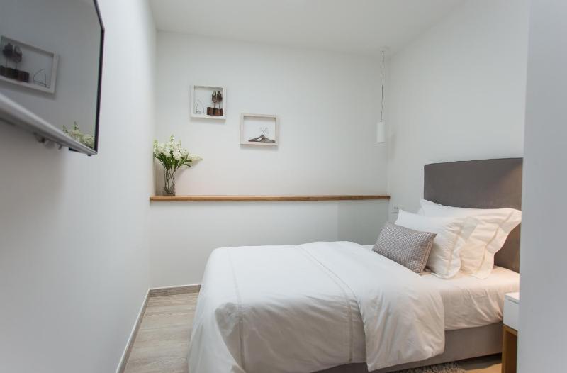 Standard Single Room image 3