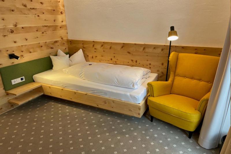 Single Room with Balcony image 4