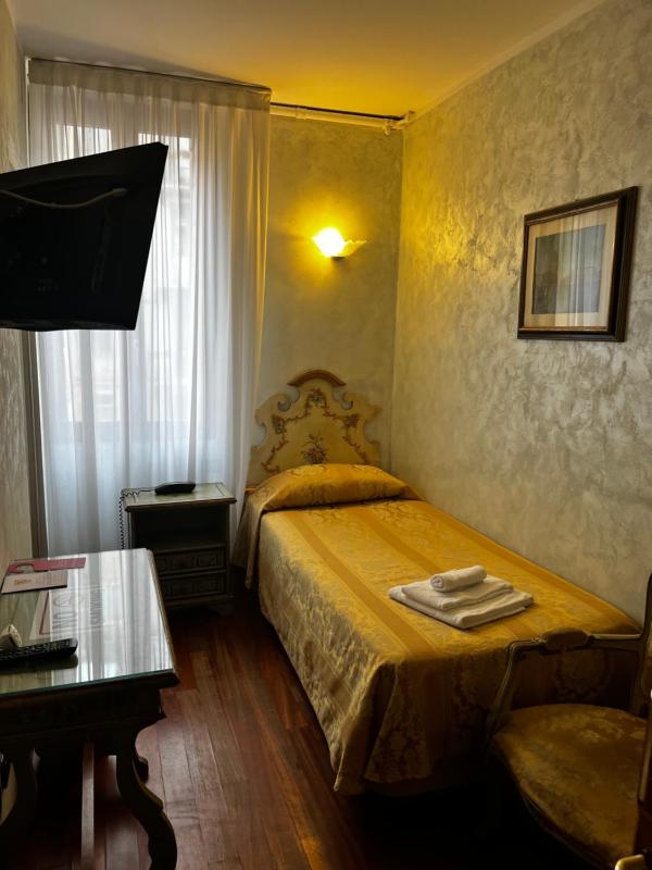 Single Room image 2