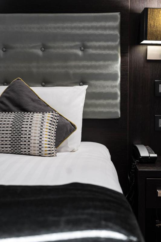 Single Room with Private Bathroom image 4