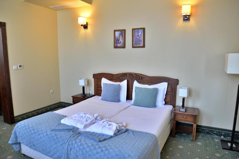 One-Bedroom Suite with Balcony image 2