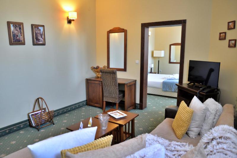 One-Bedroom Suite with Balcony image 4