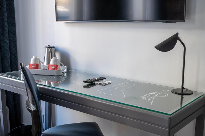 Classic Double or Twin Room image 3