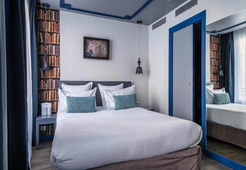 Classic Double or Twin Room image 4