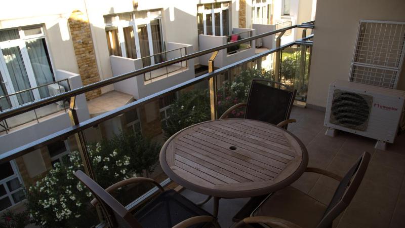 Apartment with Garden View image 4