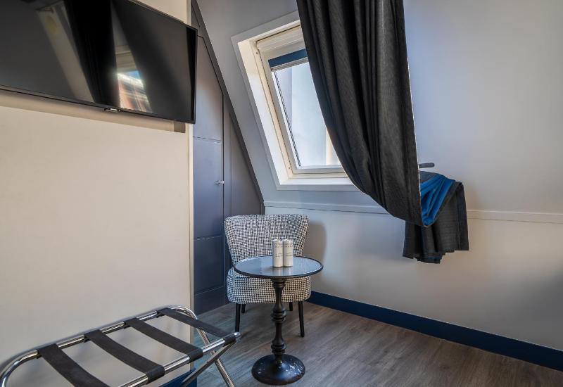 Deluxe Double or Twin Room image 3