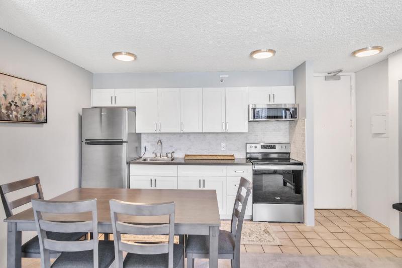 Tower 2 Suite 1208 -QQE condo - image 7