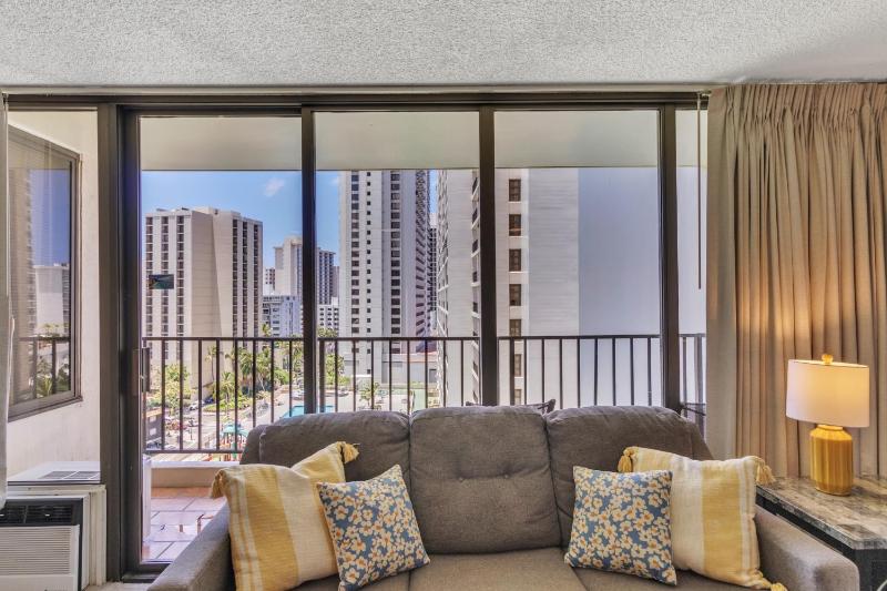 Tower 2 Suite 1208 -QQE condo - image 8