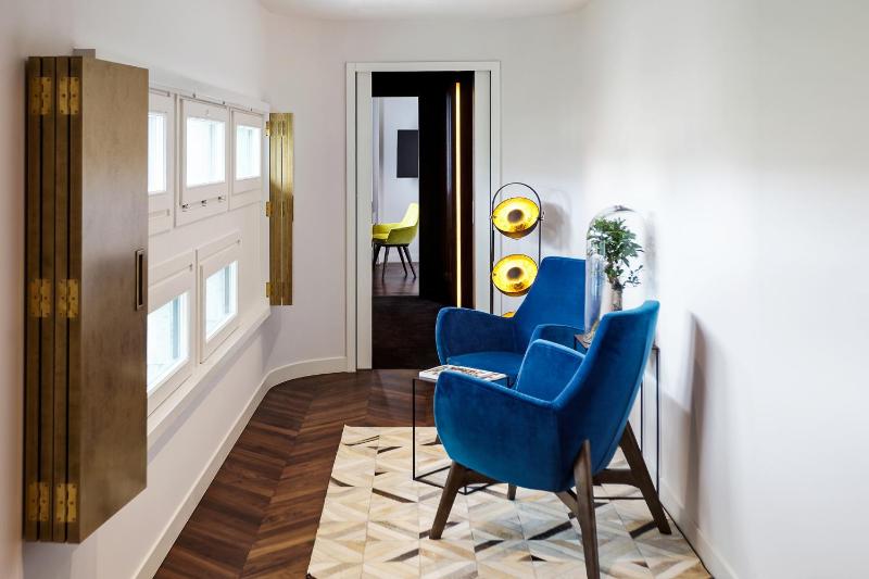 Signature Executive King Suite with Terrace image 4