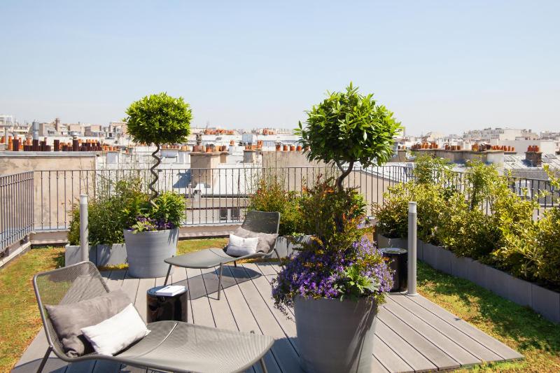 Signature Executive King Suite with Terrace image 1