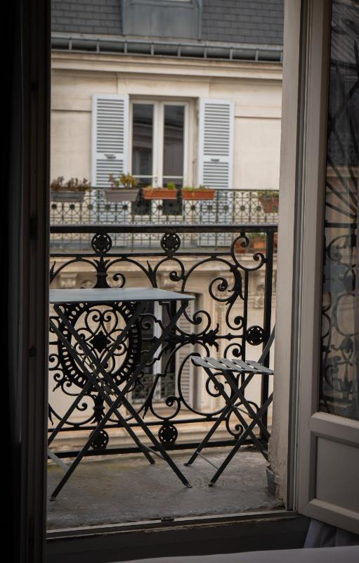 Deluxe Double or Twin Room with Balcony image 4