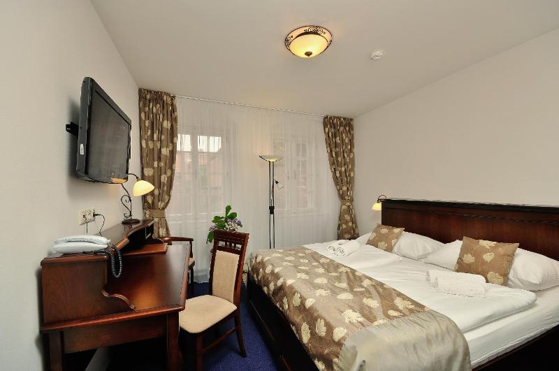 Double Room image 3