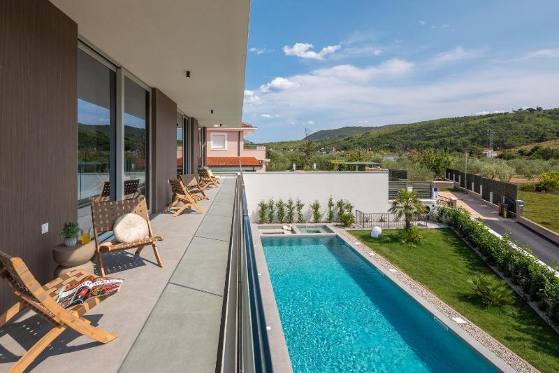 Villa ZaLú with Heated Pool - image 7