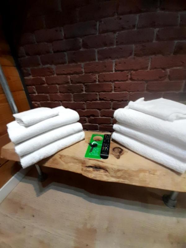 Family Room (6 Adults) image 2