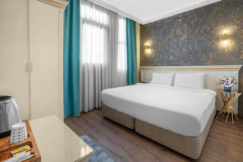 Standard Double Room image 2