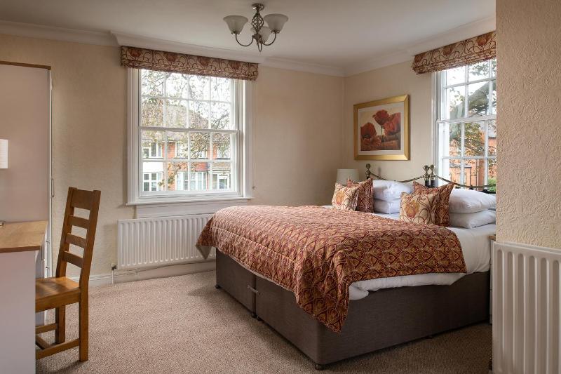 Deluxe Triple Room image 4