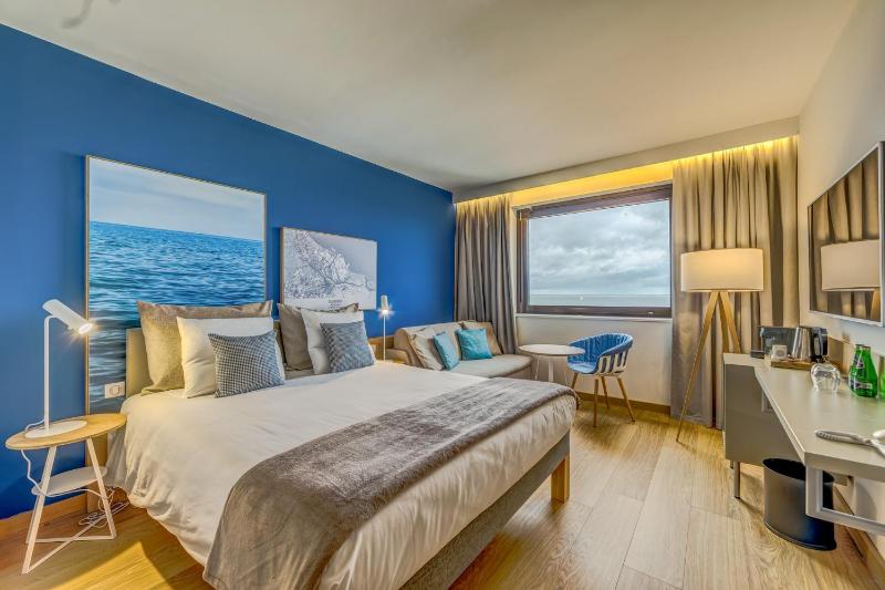 Superior Queen Room with Sea View image 1