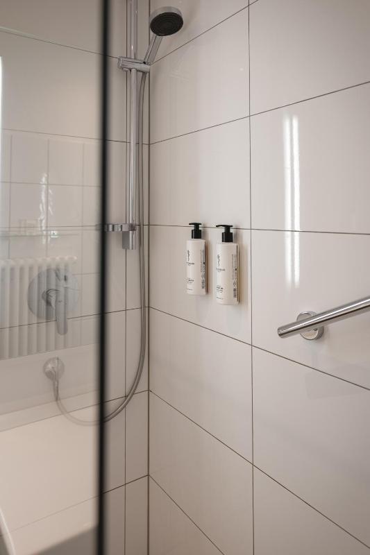 Standard Single Room with Courtyard View image 4