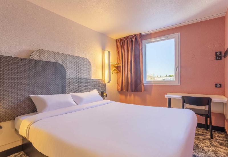 Double Room image 3