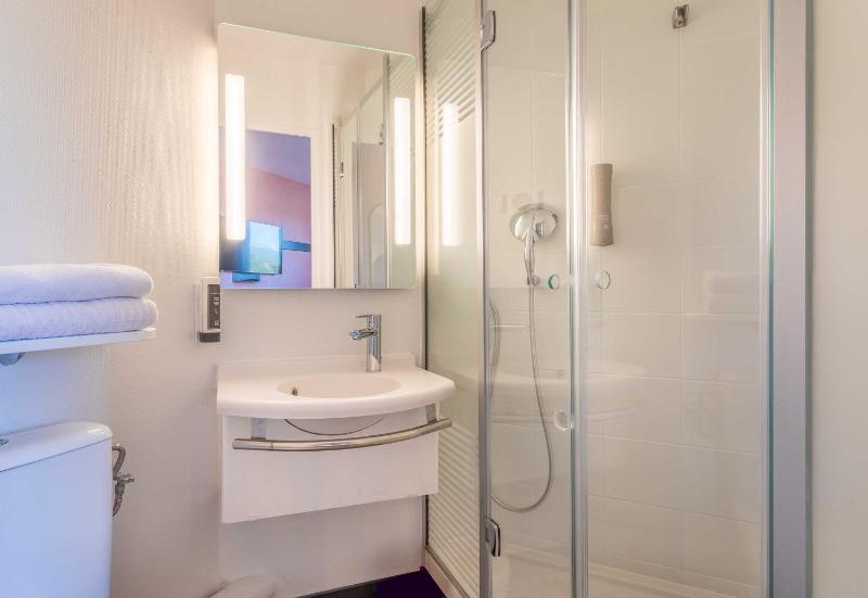 Double Room image 4