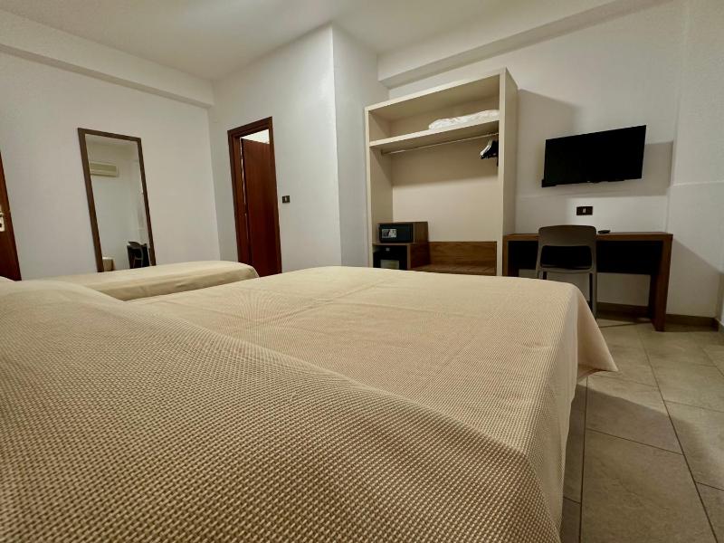 Triple Room image 3