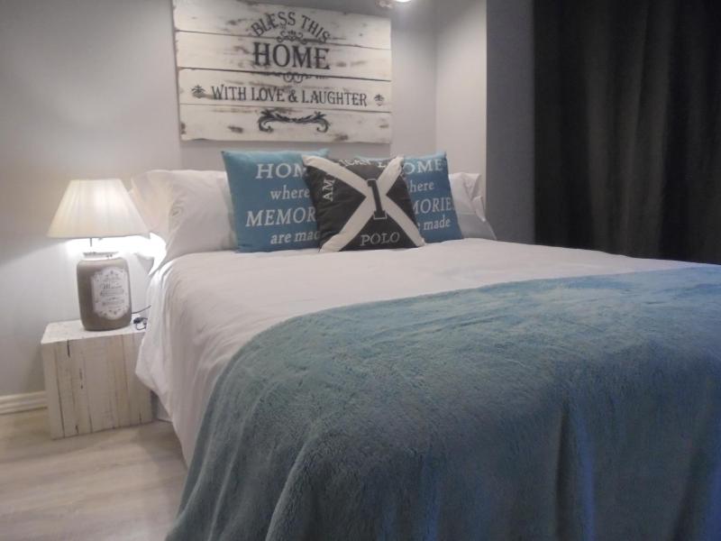 Deluxe Queen Room image 3
