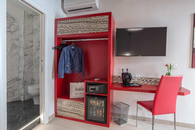 Deluxe Double Room image 2