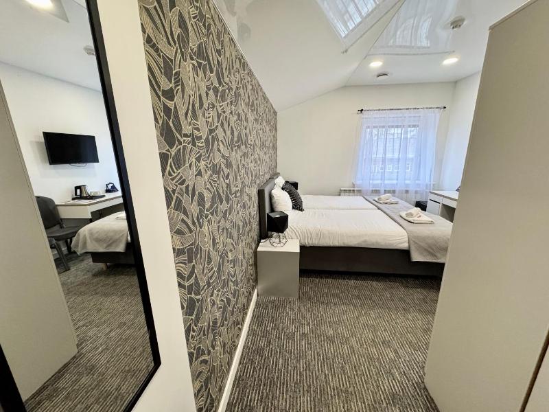 Deluxe Double Room with Shower image 4