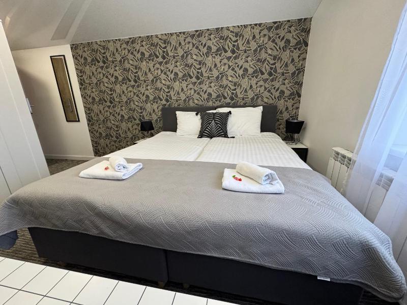 Deluxe Double Room with Shower image 3