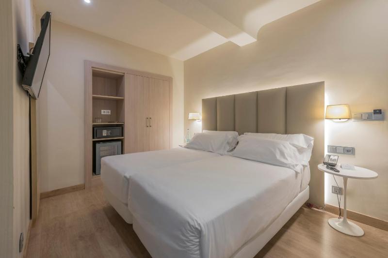 Standard Double or Twin Room image 3