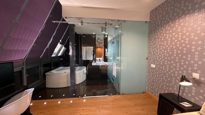 Diamond Suite with Terrace image 2