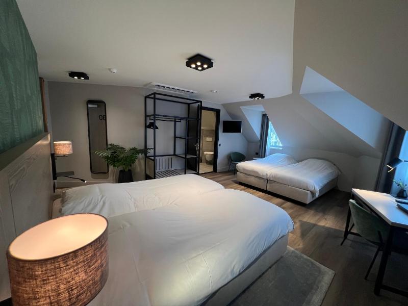 Quadruple Room image 2