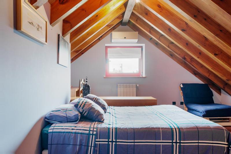 Six-Bedroom House image 3