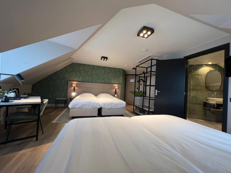 Quadruple Room image 3