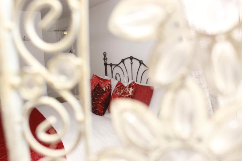King En-suite - Breakfast Included - NOT Pet Friendly image 4