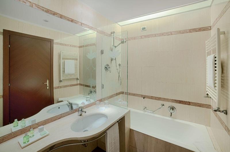 Superior Double or Twin XL Room with Extra Bed (2 Adults + 1 Chid) image 3