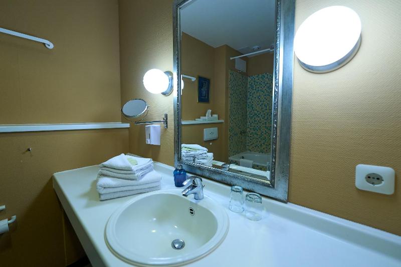 Comfort Double Room with Sea View image 2